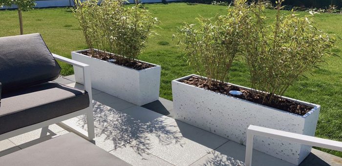 Donice betonowe w ogrodzie: minimalizm, kontrasty i funkcjonalność